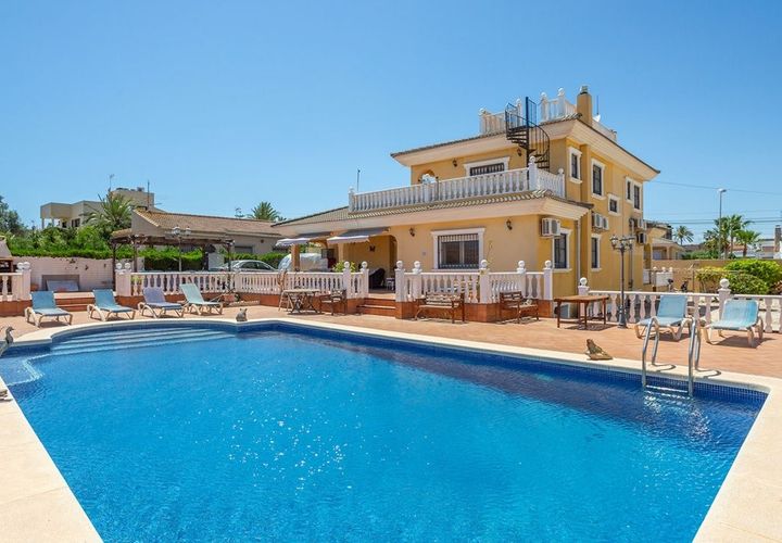 Villa a Torrevieja, Alicante, Torrevieja - € 617.000 | Ref: MLSC6349029/13477 - foto 1