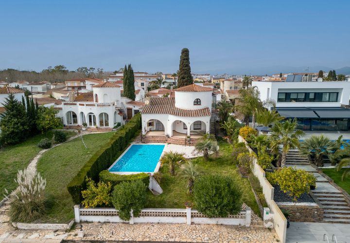 Villa i Empuriabrava, Gerona, Empuriabrava - € 890.000 | Ref: W-02XYCH - foto 1