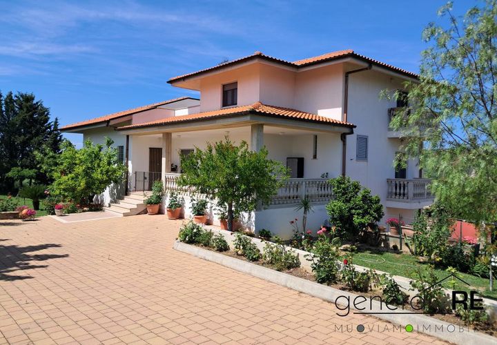 Villa a Castilenti, Teramo, Castilenti - € 480.000 | Ref: G200525 - foto 1