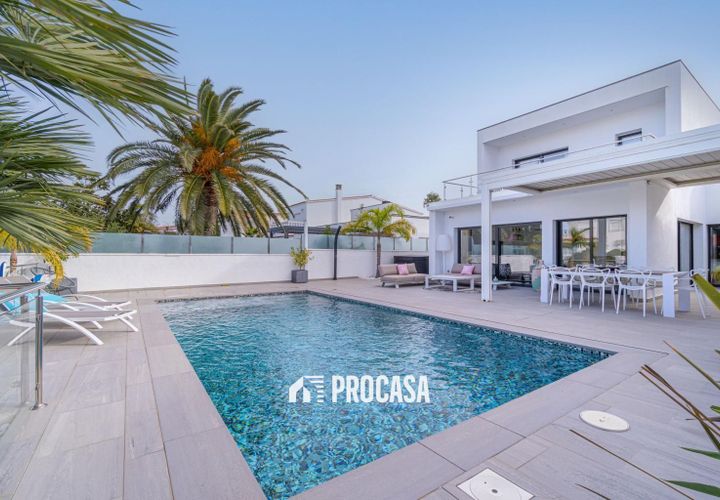 Villa i Empuriabrava, Gerona, Empuriabrava - € 1.259.000 | Ref: 4060 - foto 1