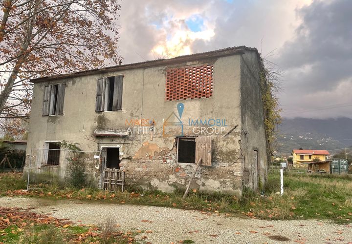 Villa i Massa, Massa and Carrara, Massa - € 170.000 | Ref: 3568 - foto 1