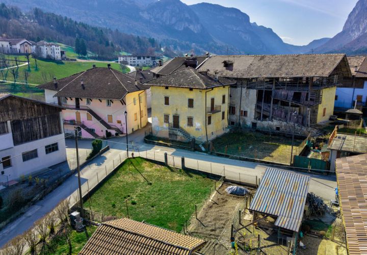 Villa a Comano Terme, Trento, Comano Terme - € 100.000 | Ref: 778 - foto 1