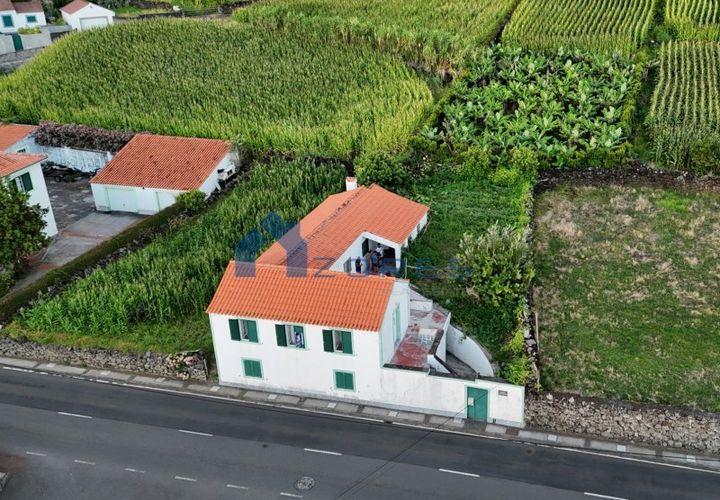 Villa i Lajes do Pico, Pico, Lajes do Pico - € 160.000 | Ref: AZO1-0270 - foto 1
