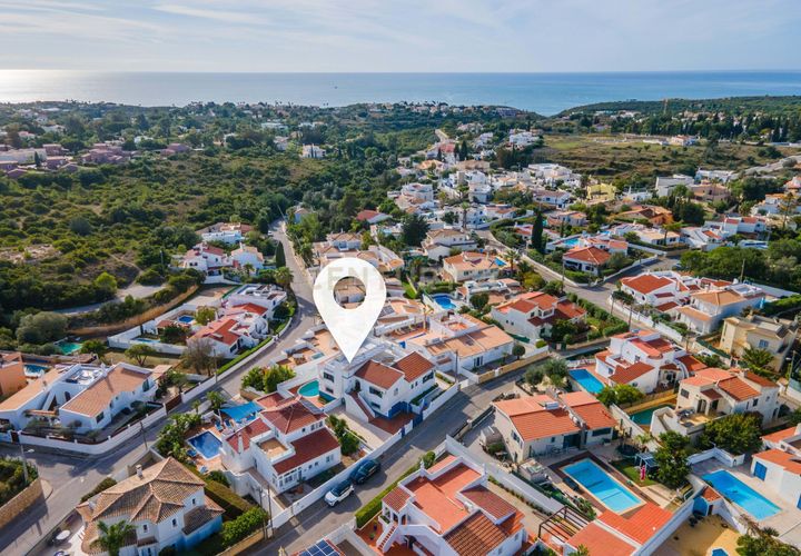 Villa i Estombar, Faro, Estombar - € 650.000 | Ref: C0240-03492 - foto 1