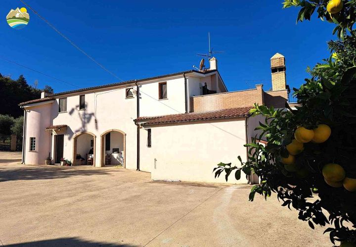 Villa i Atri, Teramo, Atri - € 465.000 | Ref: EL1129-760273 - foto 1
