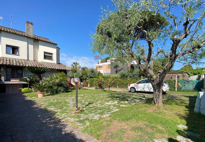 Villa a Rome, Rome, Rome - € 440.000 | Ref: 43 - foto 1