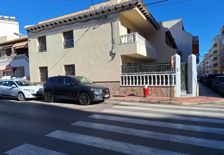 Rækkehus i Torrevieja, Alicante, Torrevieja - € 319.500 | Ref: A11930/6084 - foto 1