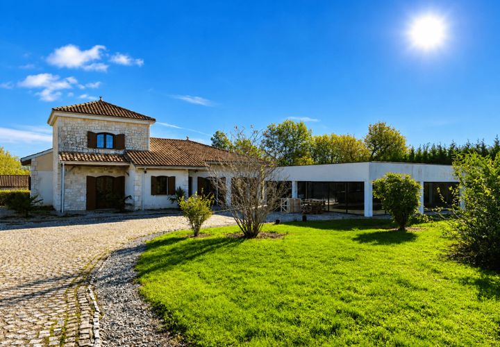 Villa i Castillonnes, Lot-et-Garonne, Castillonnes - € 424.000 | Ref: BVI83460 - foto 1