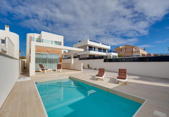 Villa i Torrevieja, Alicante, Torrevieja - € 650.000 | Ref: AGUANOVA - foto 1