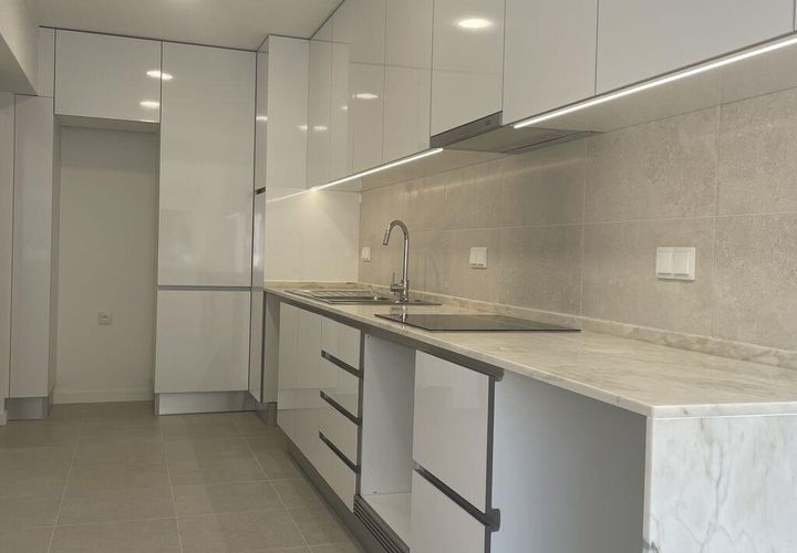 Apartament a Lisbon, Lisbon, Lisbon - € 1.500/mes | Ref: 151787 - foto 1