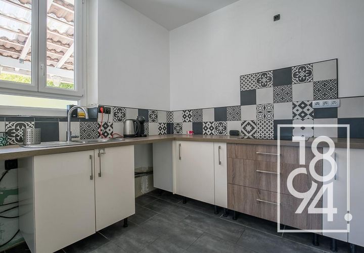 Villa i Marseille, Bouches-du-Rhone, Marseille - € 300.000 | Ref: VEIV-9QH-VQG - foto 1