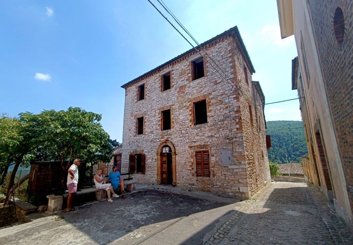 Villa a Arcevia, Ancona, Arcevia - € 69.000 | Ref: CDN-1523 - foto 1