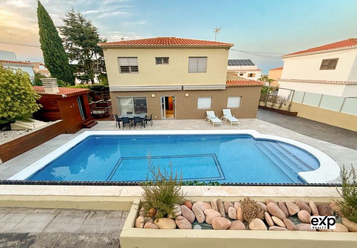 Villa a Godella, Valencia, Godella - € 890.000 | Ref: EXP12304/8930 - foto 1