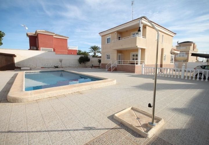Villa a Torrevieja, Alicante, Torrevieja - € 620.000 | Ref: FBU10285 - foto 1