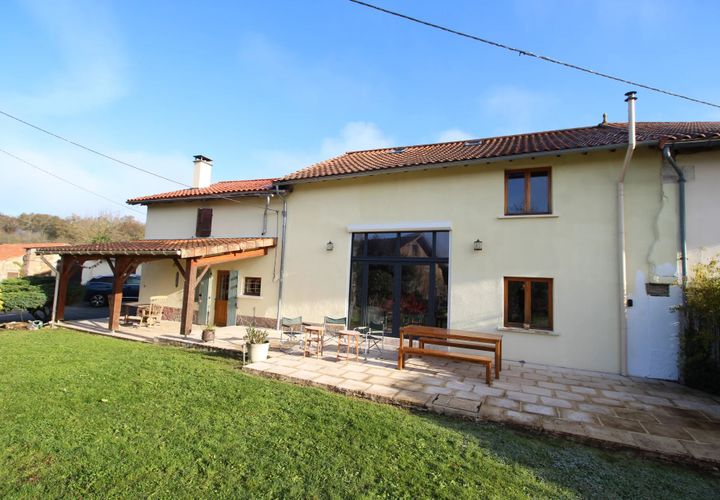 Villa i Cherves-Chatelars, Charente, Cherves-Chatelars - € 267.500 | Ref: BVI81468 - foto 1