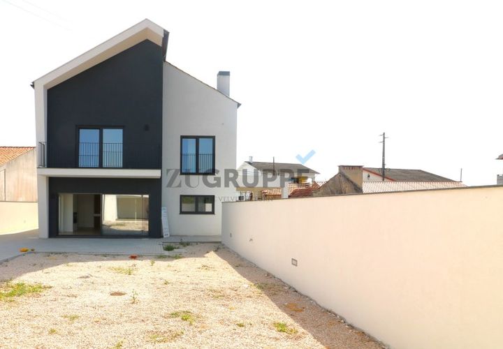 Villa i Aveiro, Aveiro, Aveiro - € 580.000 | Ref: MRAVR_ZG_121200 - foto 1