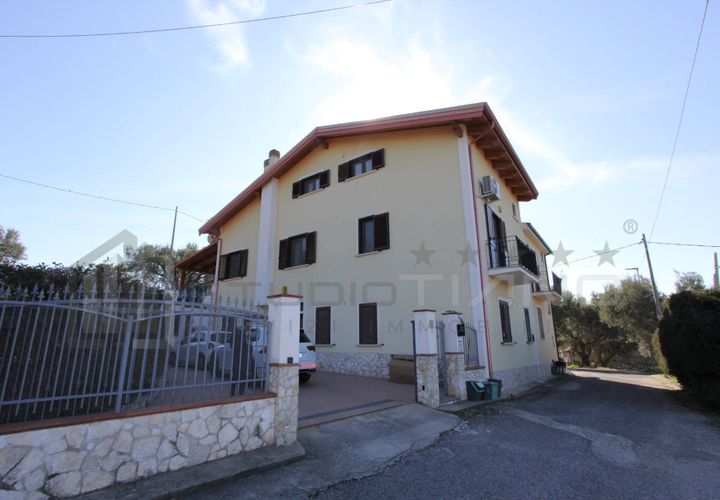 Villa a Cosenza, Cosenza, Cosenza - € 198.000 | Ref: 585 - foto 1
