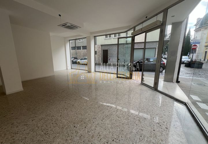Erhvervsejendom i Schio, Vicenza, Schio - € 90.000 | Ref: BM078 - foto 1