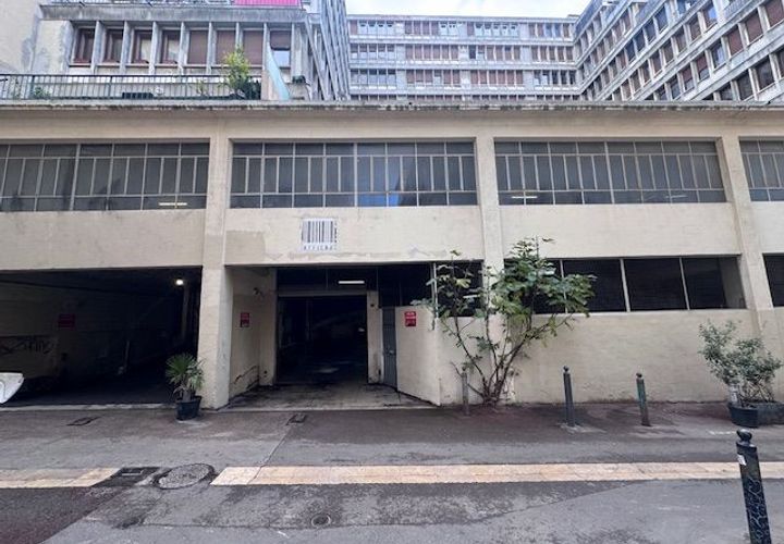 Garage i Marseille, Bouches-du-Rhone, Marseille - € 1.510.000 | Ref: 736P-WXB-VKY - foto 1
