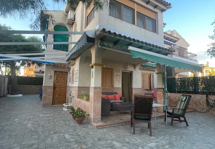 Dupleks i Torrevieja, Alicante, Torrevieja - € 320 000 | Ref: 13682-CHR/2912 - foto 1