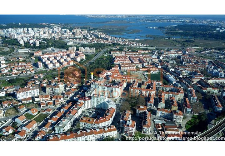 Erhvervsejendom i Corroios, Setubal, Corroios - € 135.000 | Ref: SAFTI:007526 - foto 1