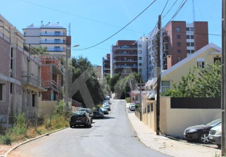 Helårsgrund i Odivelas, Lisbon, Odivelas - € 750.000 | Ref: 2203-1955 - foto 1