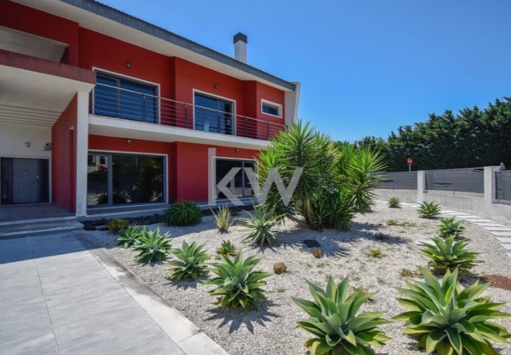 Villa i Carnaxide, Lisbon, Carnaxide - € 2.000.000 | Ref: KWPT-003774 - foto 1