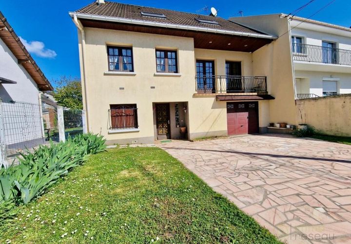 Villa a Pontault-Combault, Seine-et-Marne, Pontault-Combault - € 380.000 | Ref: 3011441209 - foto 1