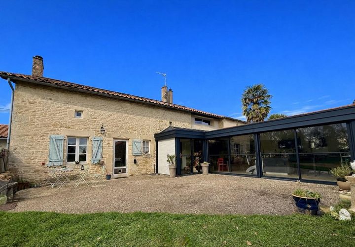 Farm i Saint-Coutant, Deux-Sevres, Saint-Coutant - € 270.500 | Ref: A967727F03414849 - foto 1