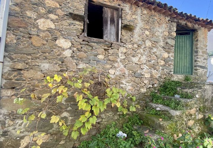 Byhus i Gois, Coimbra, Gois - € 11.000 | Ref: 57047 - foto 1