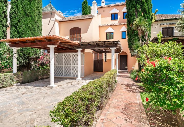 Villa i Estepona, Malaga, Estepona - € 2.599.000 | Ref: RKVelerin - foto 1