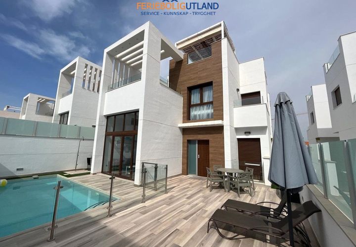 Villa a Torrevieja, Alicante, Torrevieja - € 479.000 | Ref: FBU19447 - foto 1