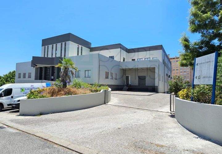 Erhvervsejendom i Carnaxide, Lisbon, Carnaxide - € 395.000 | Ref: OFI_3913 - foto 1