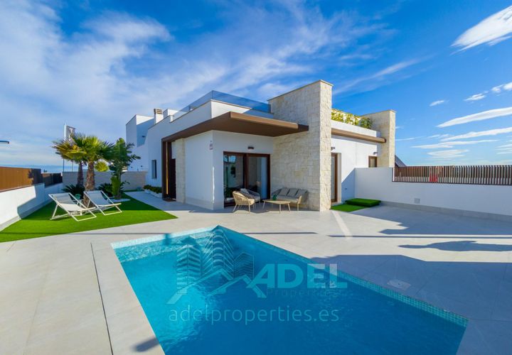 Villa en Orihuela, Alicante, Orihuela - € 351.000 | Ref: AO18-2244/11012 - photo 1