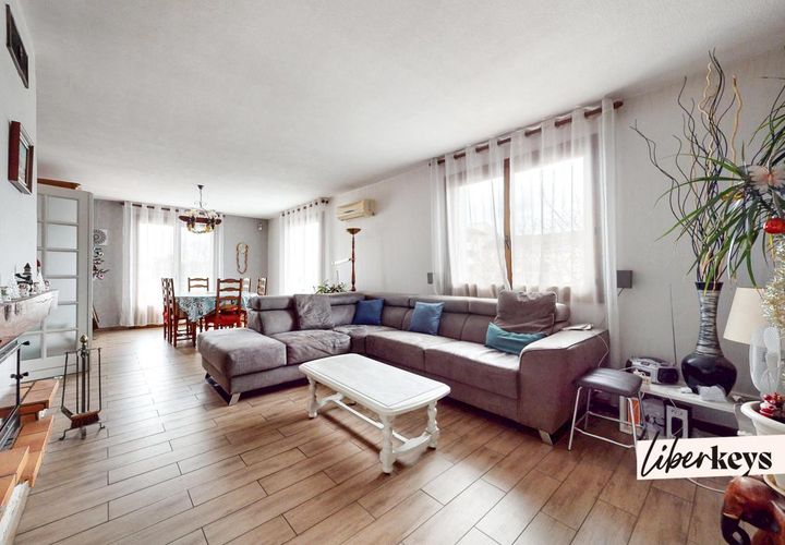 Villa i Corbas, Rhone, Corbas - € 410.000 | Ref: DOM20894 - foto 1