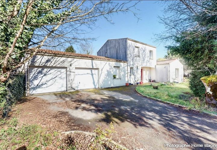 Villa en Saintes, Charente-Maritime, Saintes - € 329.000 | Ref: DOM15571 - photo 1