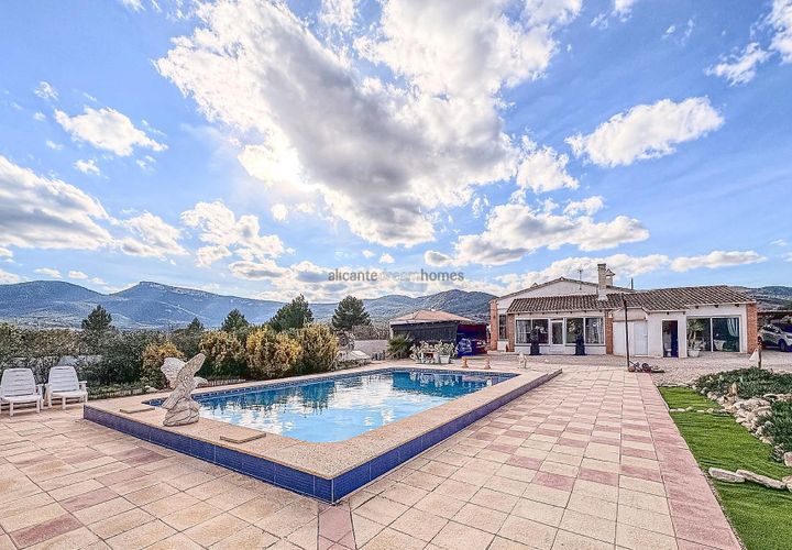 Villa a Castalla, Alicante, Castalla - € 449.995 | Ref: JJ7244 - foto 1
