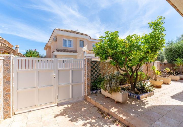 Byhus i Torrevieja, Alicante, Torrevieja - € 360.000 | Ref: AC18-2342/11012 - foto 1