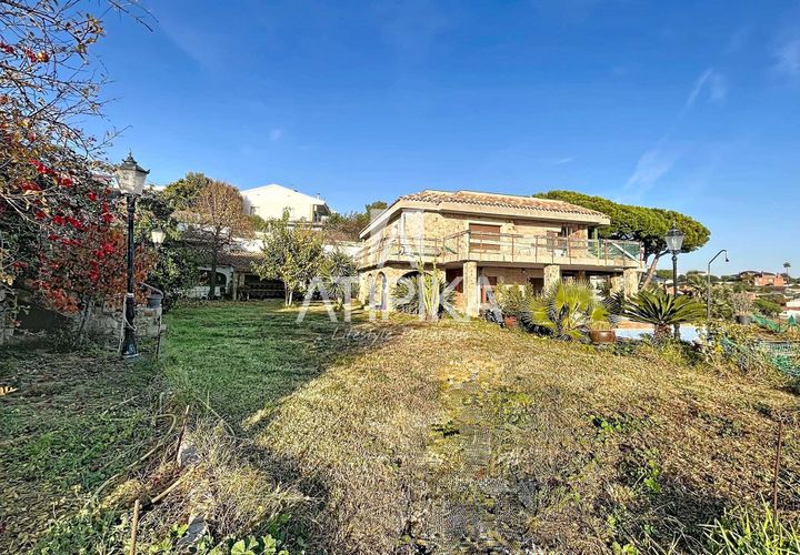 Helårsgrund i Teia, Barcelona, Teia - € 2.250.000 | Ref: 19215 - foto 1