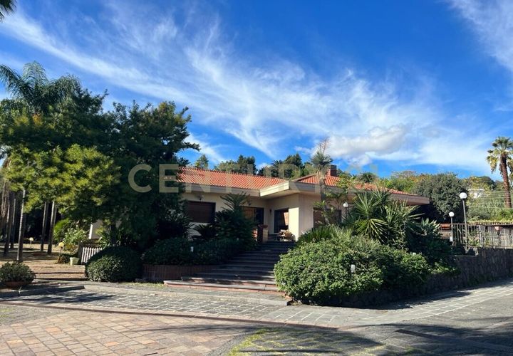 Villa a Catania, Catania, Catania - € 1.050.000 | Ref: 012-022 - foto 1