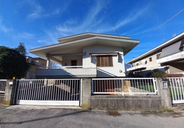 Villa a Schio, Vicenza, Schio - € 345.000 | Ref: 4580 - foto 1