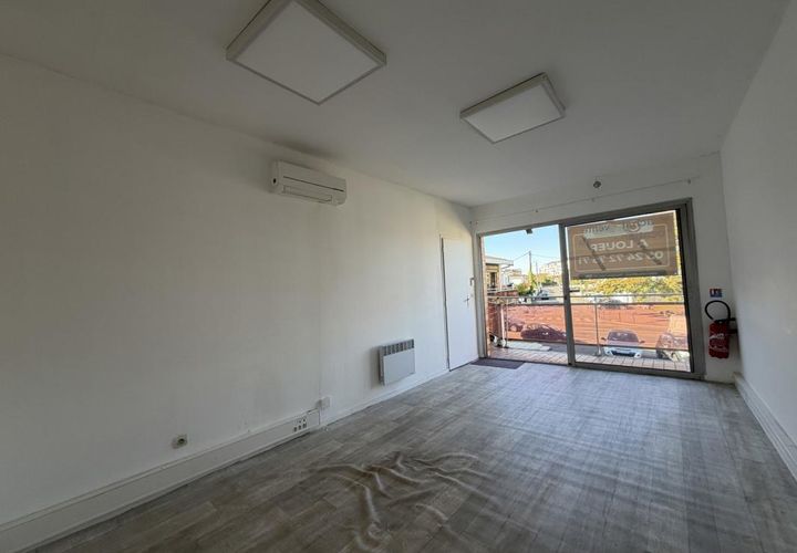 Erhvervsejendom i Cenon, Gironde, Cenon - € 119.000 | Ref: 7218784 - foto 1