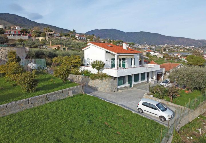 Villa i Sanremo, Imperia, Sanremo - € 650.000 | Ref: 2V18 - foto 1