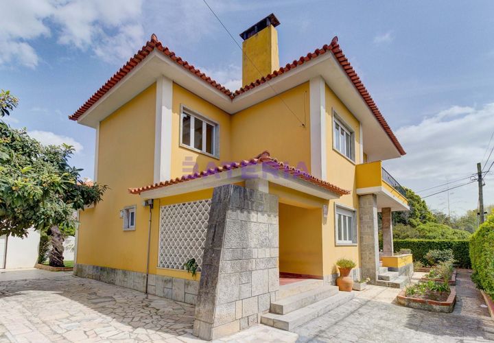 Villa a Alges, Lisbon, Alges - € 1.000.000 | Ref: BAT03-011 - foto 1