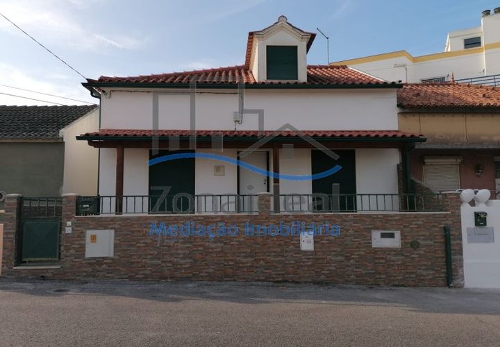 Villa a Alenquer, Lisbon, Alenquer - € 375.000 | Ref: ZI-495 - foto 1