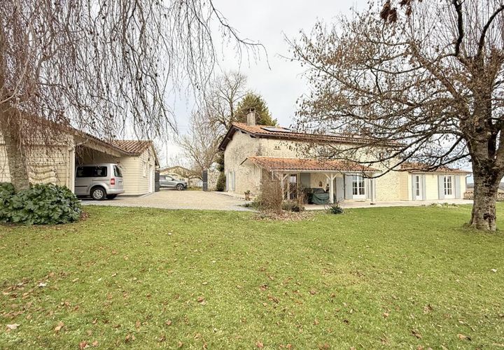 Villa a Brossac, Charente, Brossac - € 349.000 | Ref: FAAEA2A79F174EE5 - foto 1