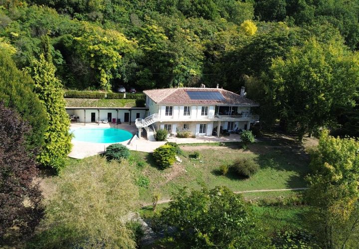 Villa a Angouleme, Charente, Angouleme - € 529.000 | Ref: 9A7486B9552A4BBA - foto 1