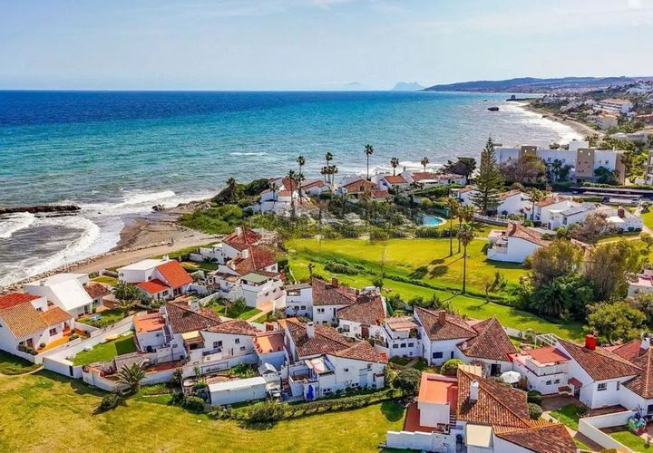 Rækkehus i Estepona, Malaga, Estepona - € 495.000 | Ref: R5014063 - foto 1
