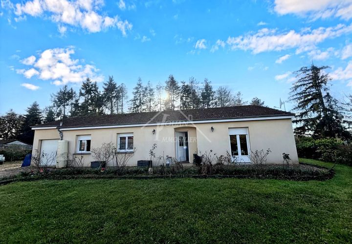 Villa a Bayet, Allier, Bayet - € 228.000 | Ref: G1049 - foto 1