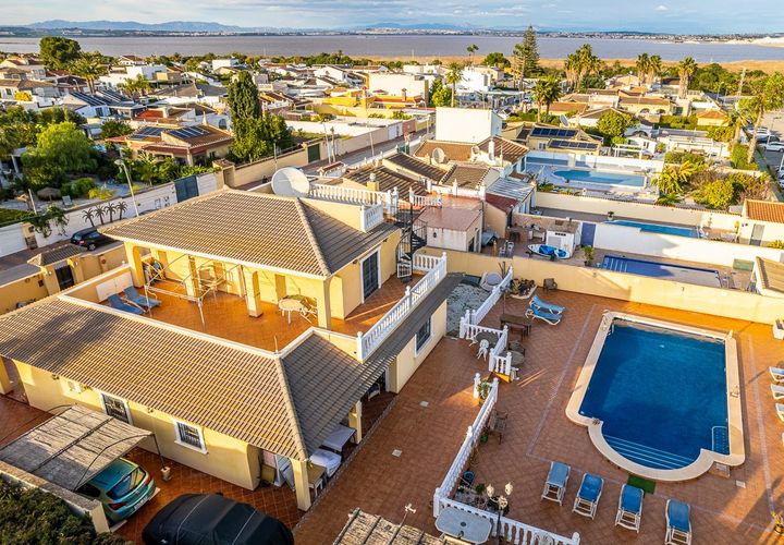 Villa i Torrevieja, Alicante, Torrevieja - € 610.000 | Ref: R5287573 - foto 1